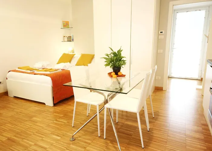 Vela Apartman Milánó